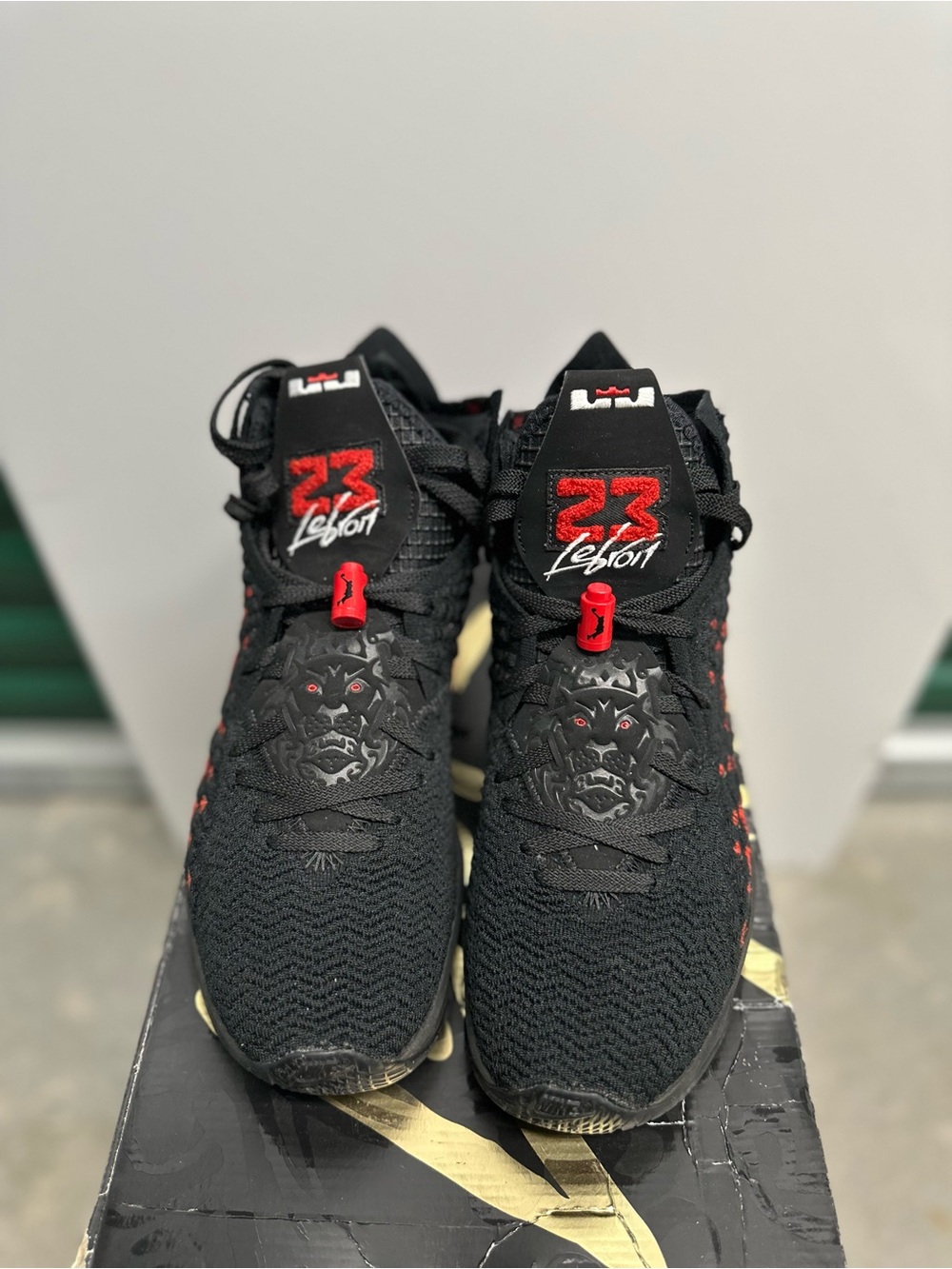 Nike Men’s ' LeBron 17 Low Black/Red Basketball Shoes